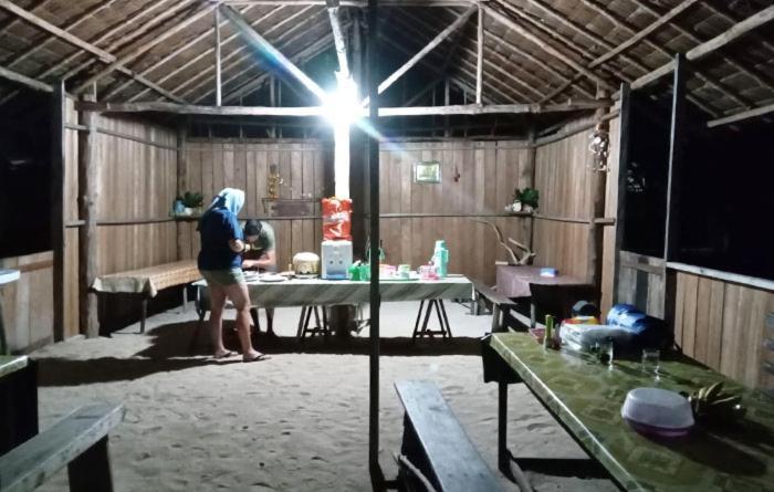 Mawar Homestay Besir Bagian luar foto