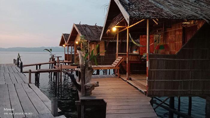 Mawar Homestay Besir Bagian luar foto