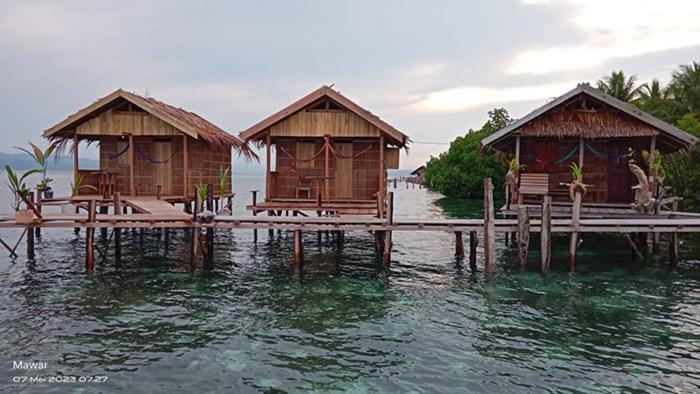 Mawar Homestay Besir Bagian luar foto